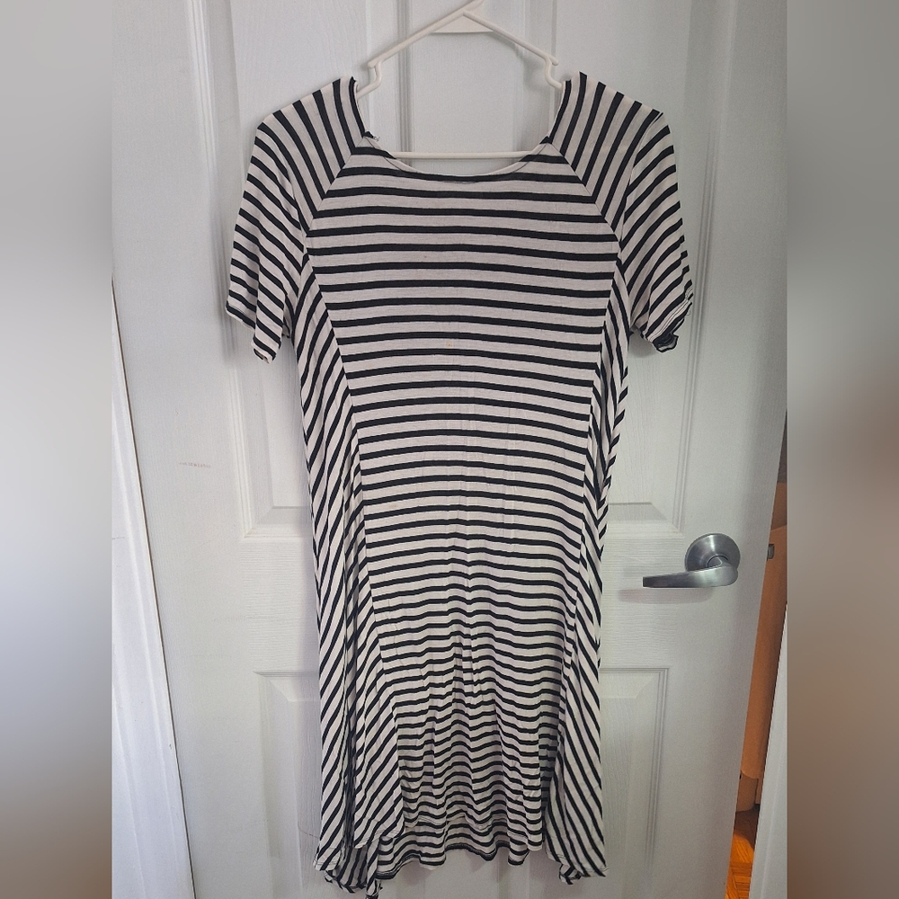 🩷 Black and cream striped dress